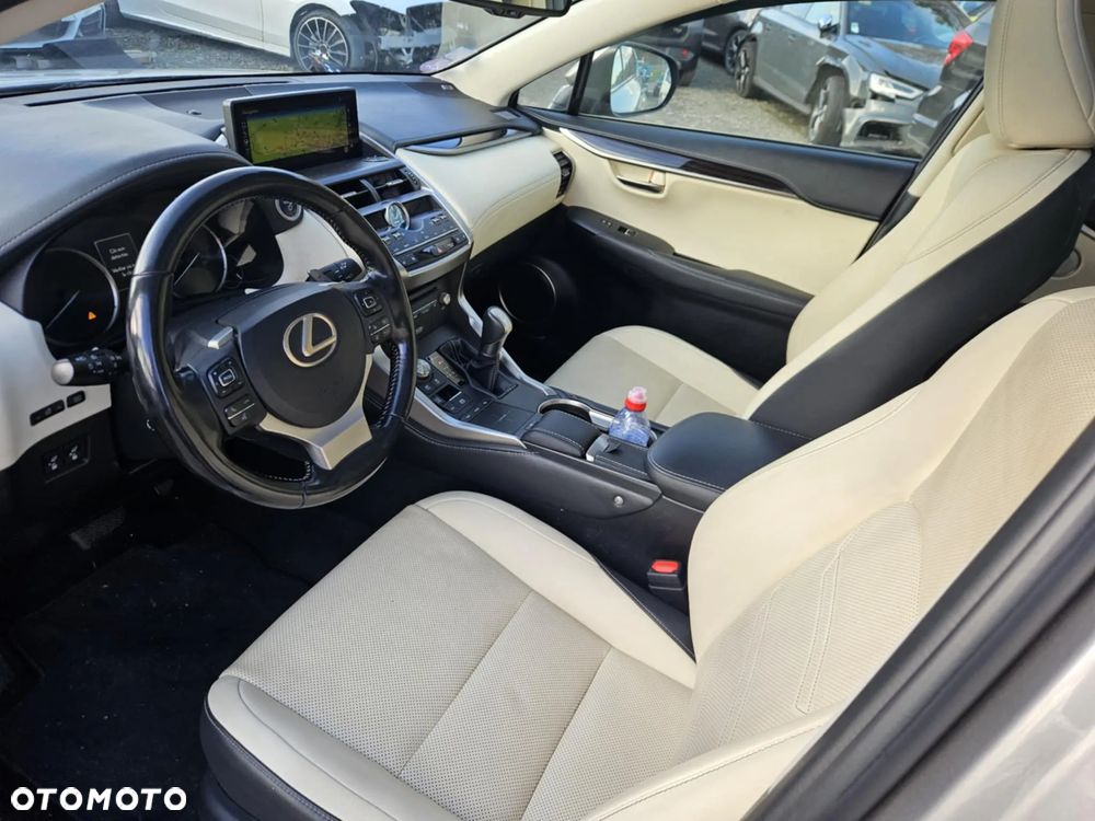 Lexus NX 300h Prestige AWD - 3