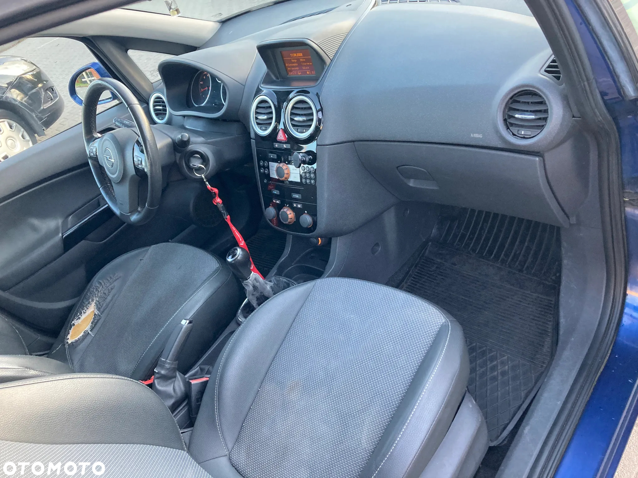 Opel Corsa 1.4 16V Cosmo - 8