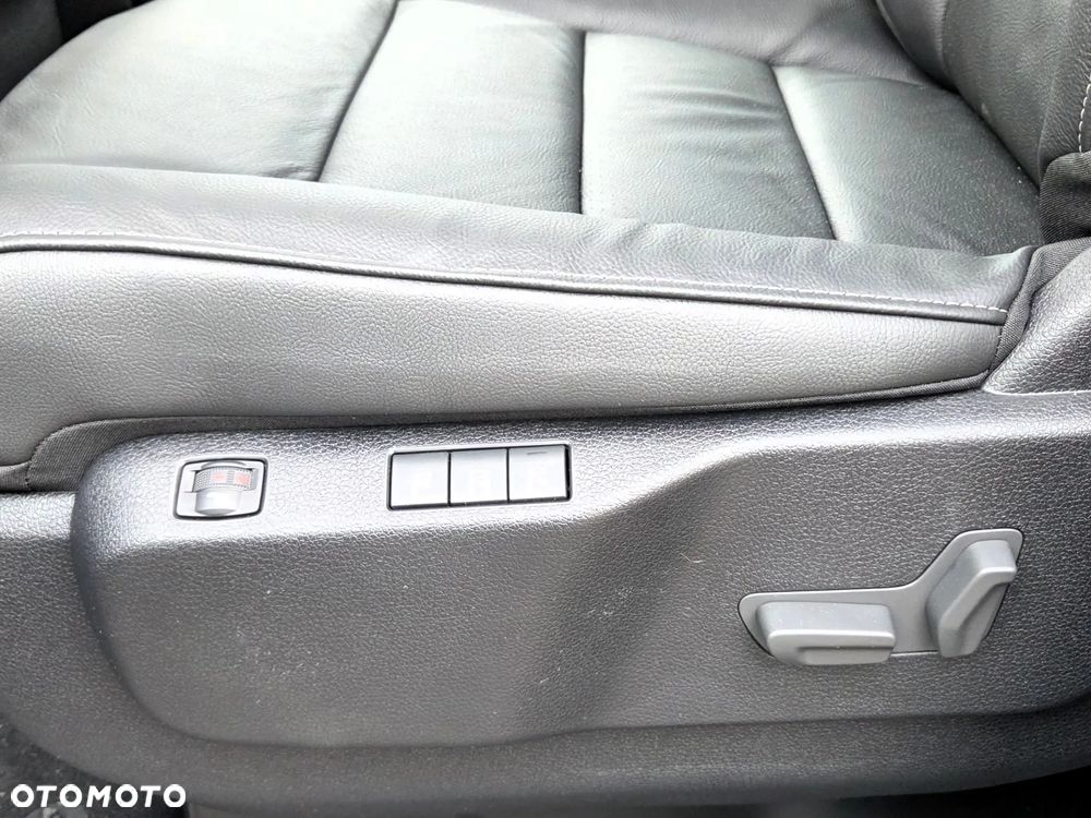 Peugeot Traveller - 17