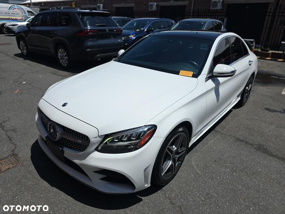 Mercedes-Benz Klasa C 300 4Matic 9G-TRONIC AMG Line - 1