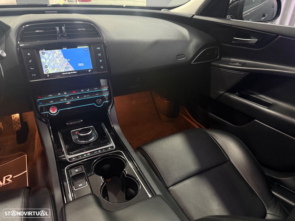 Jaguar XE 2.0 D Portfolio Aut. - 19