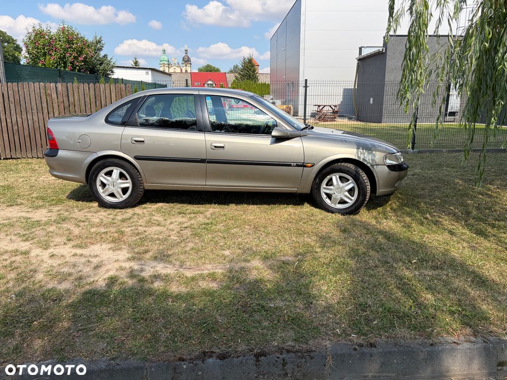 Opel Vectra 2.0 CD - 10