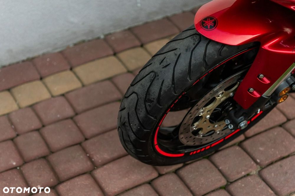 Yamaha R1 - 12