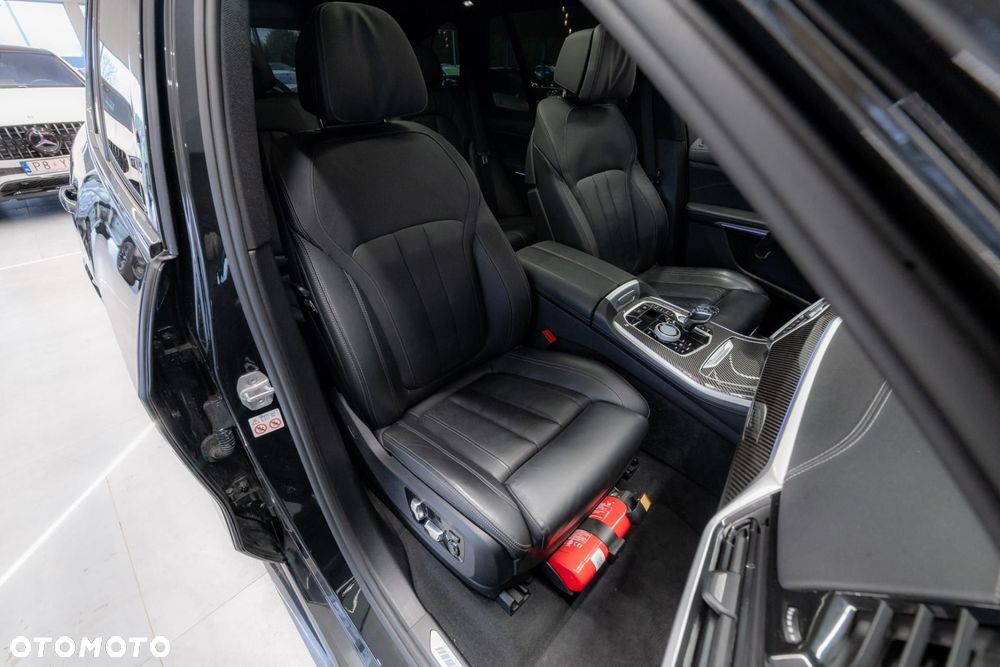 BMW X5 M50i - 16