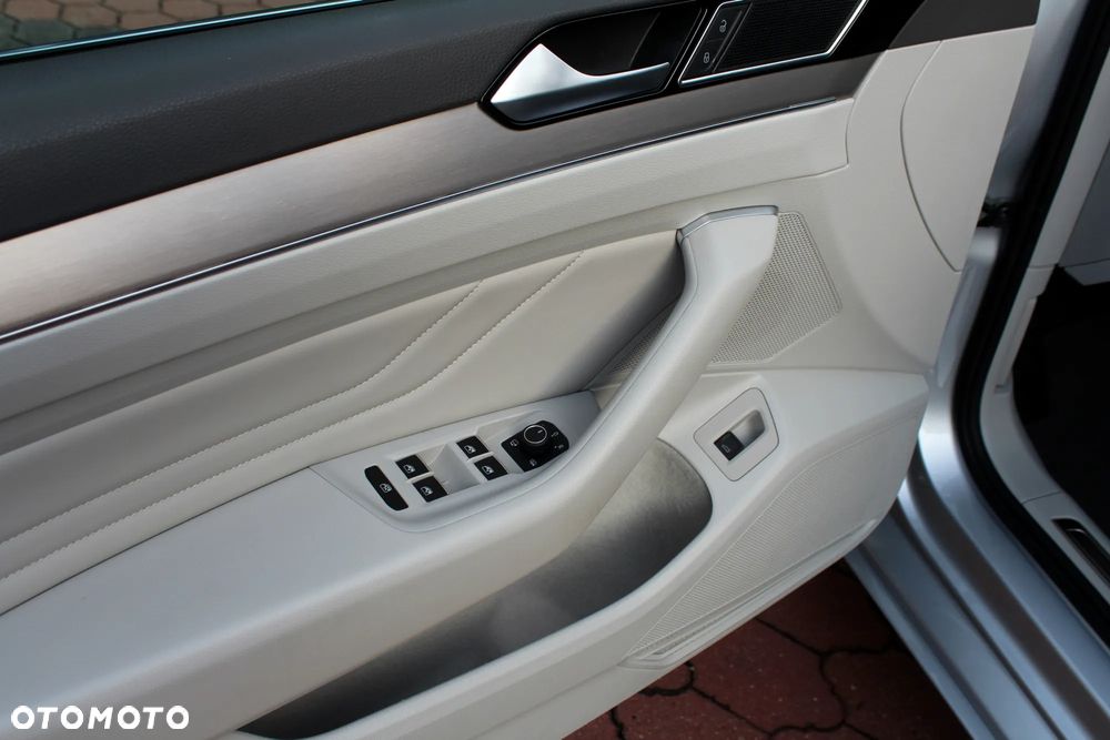 Volkswagen Passat - 14