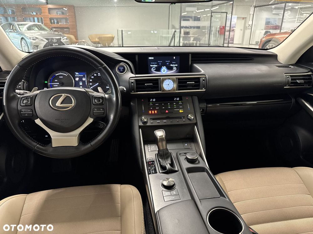 Lexus IS - 13