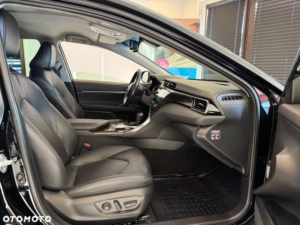 Toyota Camry 2.5 Hybrid Executive CVT - 8