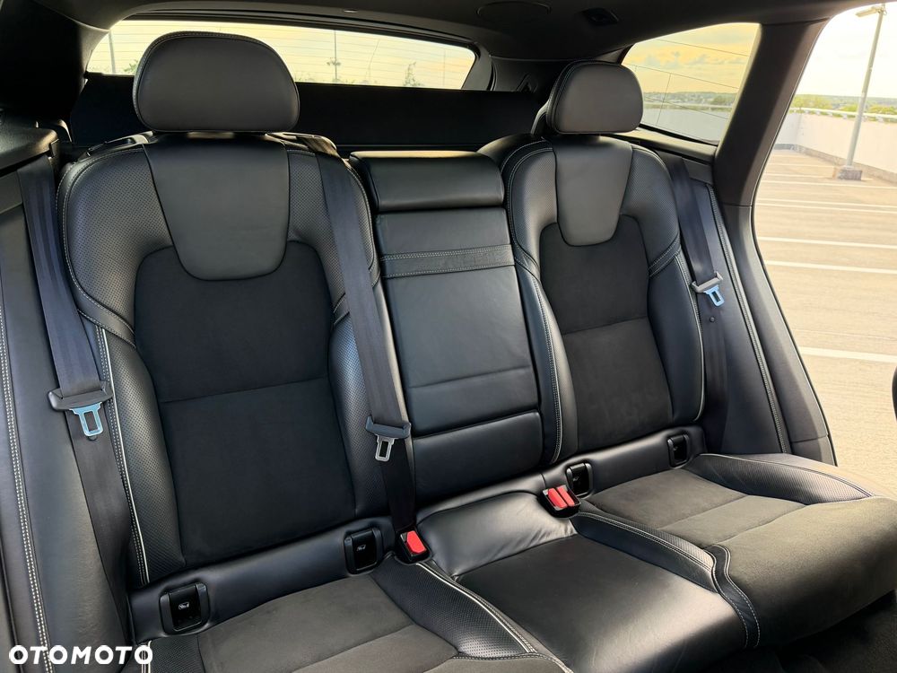Volvo XC 60 D5 AWD R-Design - 9