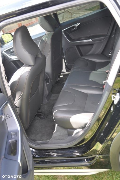 Volvo V60 Cross Country T5 AWD Summum - 11