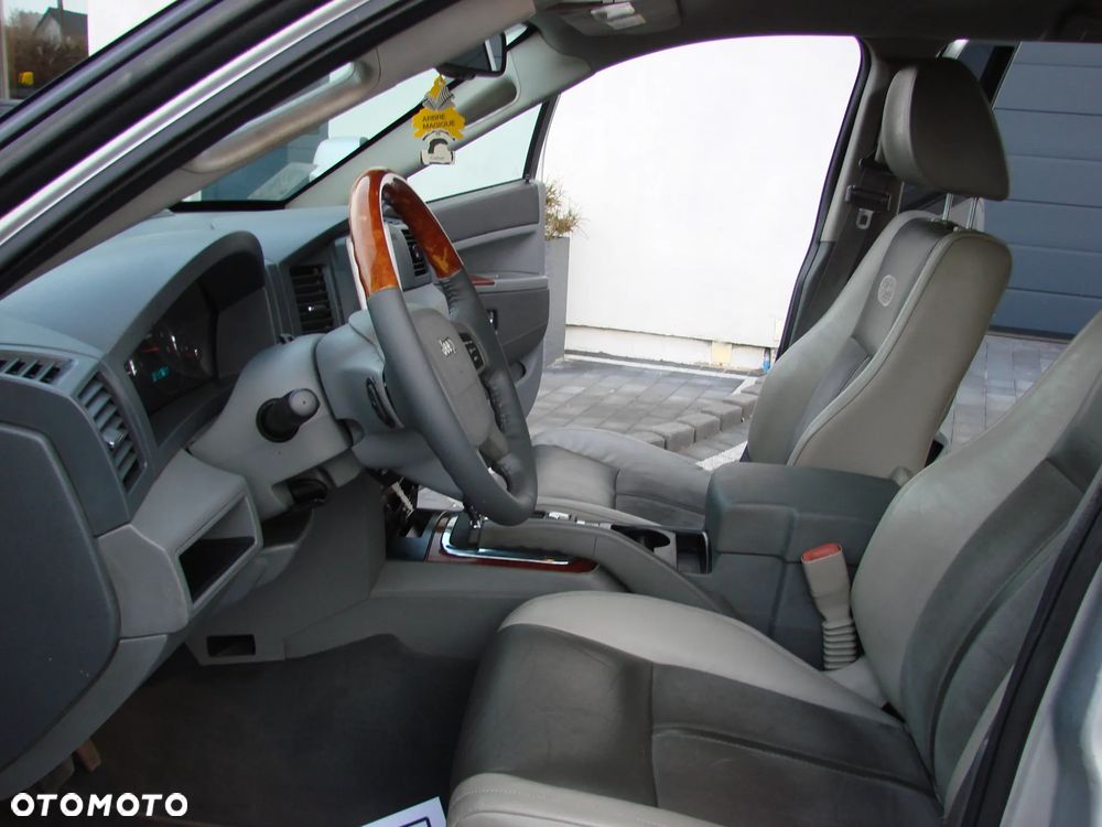 Jeep Grand Cherokee - 16