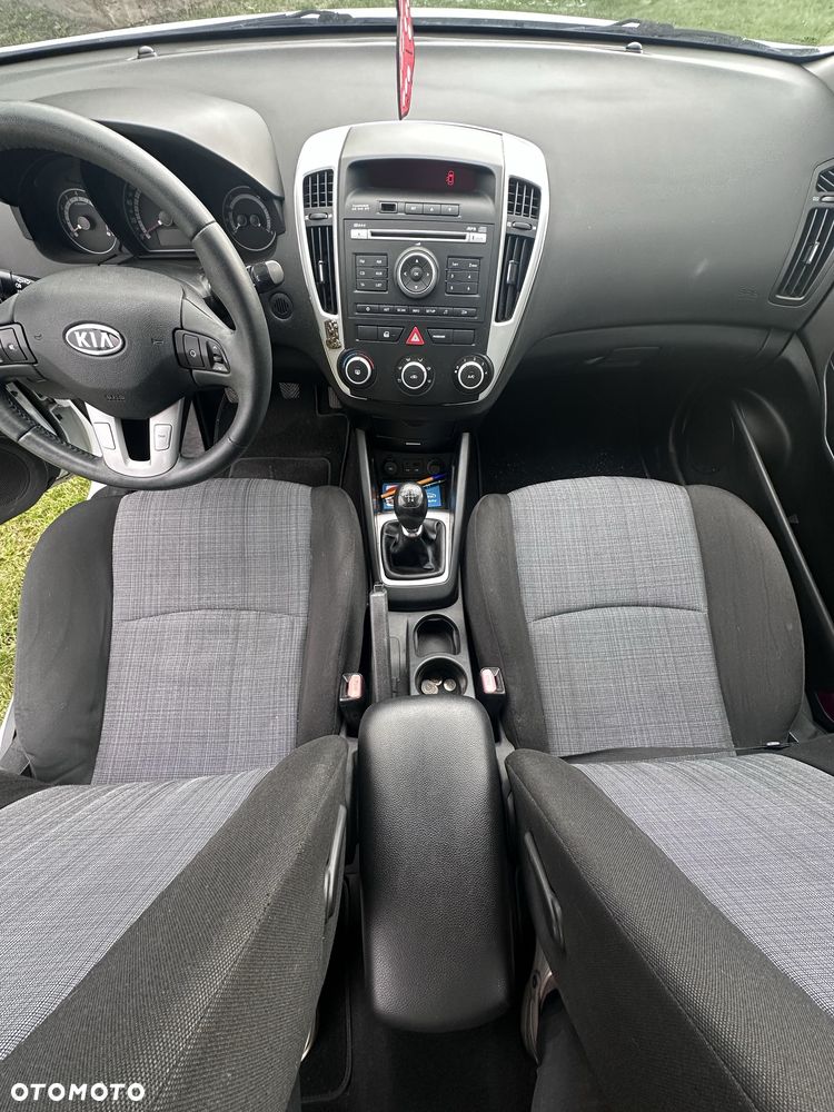 Kia Ceed - 8