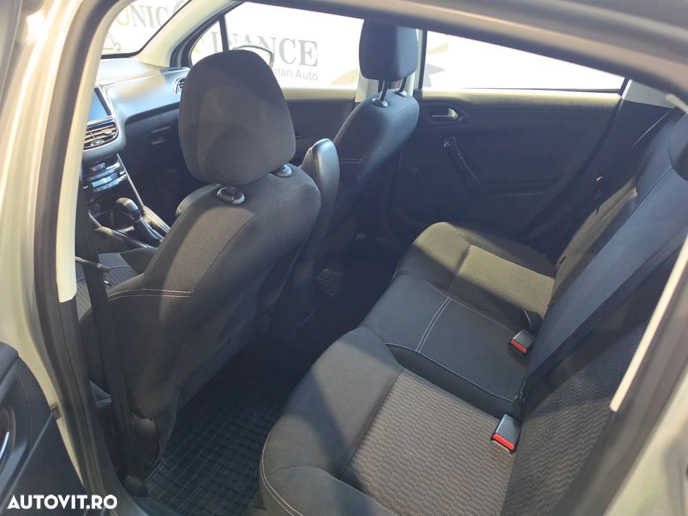 Peugeot 208 1.6 BlueHDi FAP Style - 11