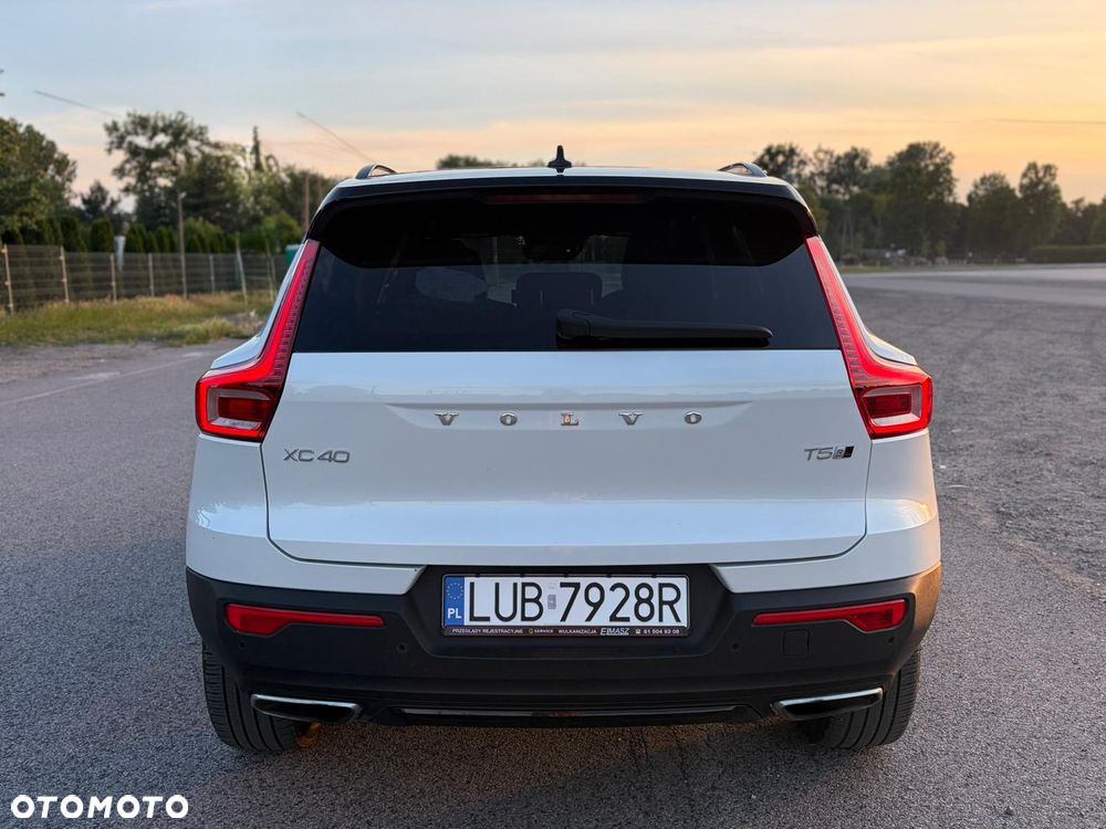 Volvo XC 40 T5 AWD R-Design - 3