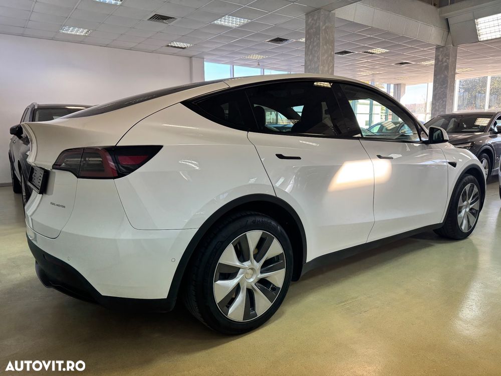 Tesla Model Y Long Range Dual Motor AWD - 8