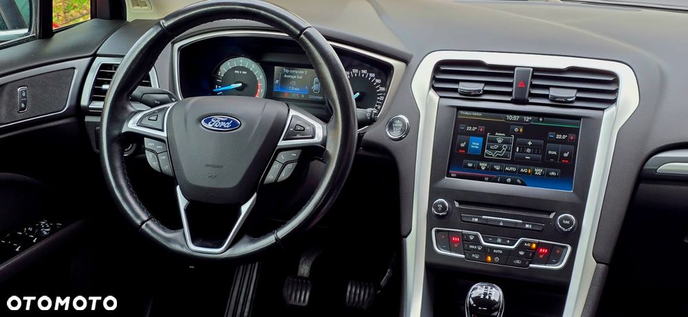 Ford Mondeo - 32