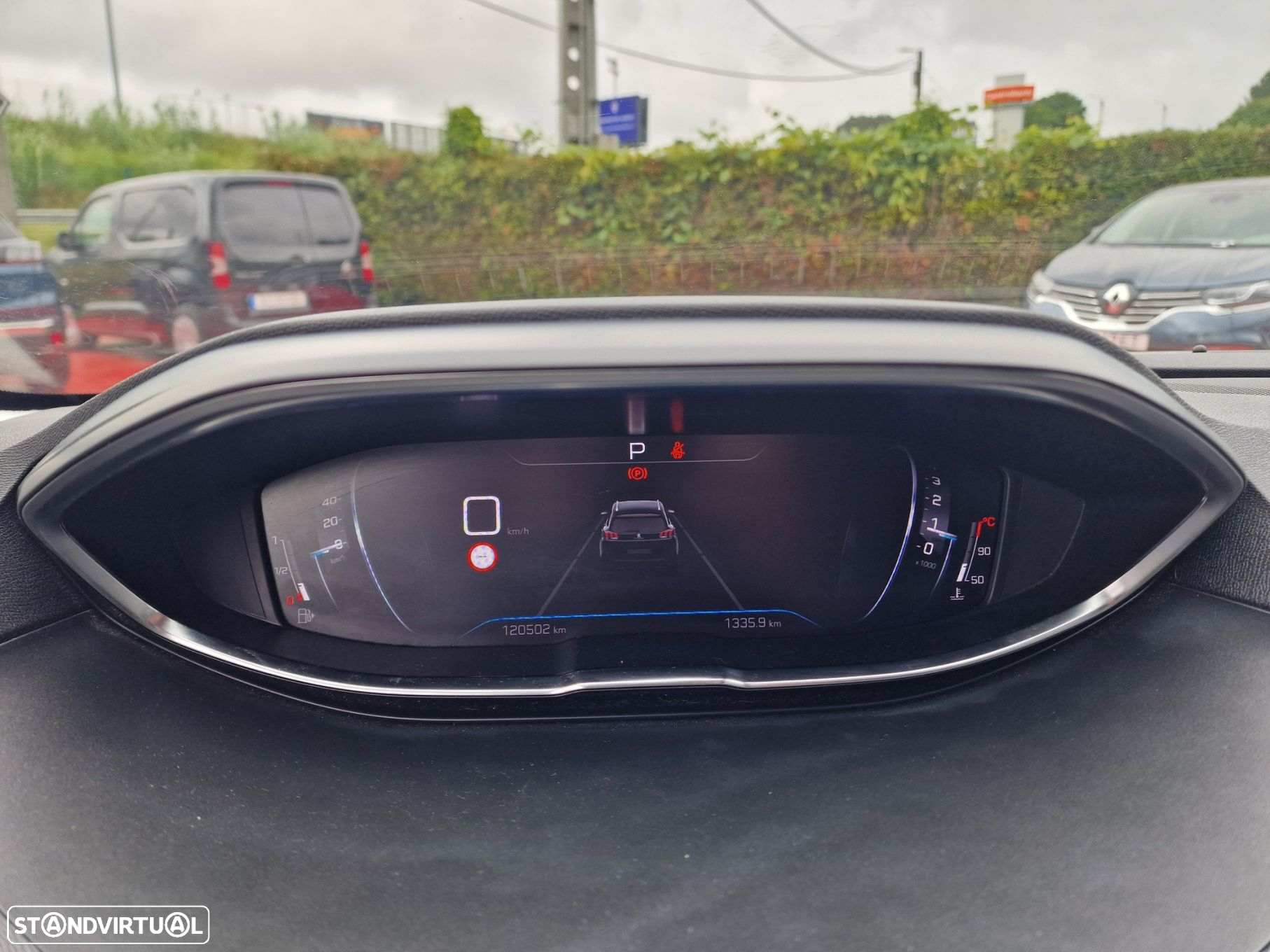 Peugeot 5008 1.5 BlueHDi Allure EAT8 - 26