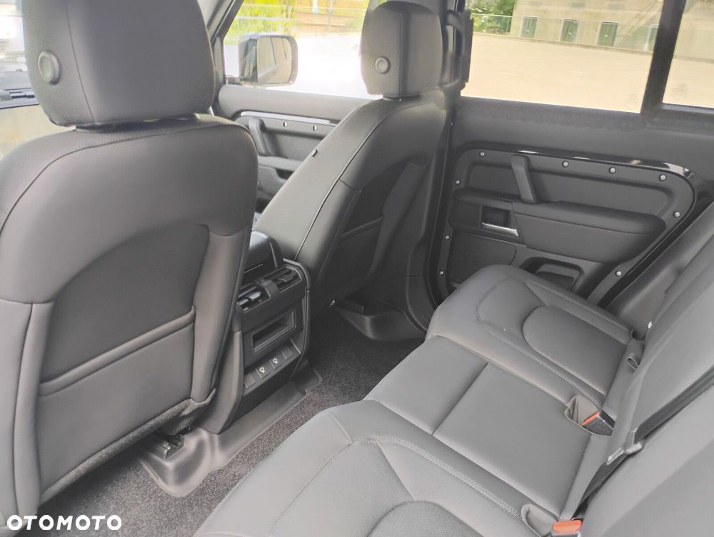 Land Rover Defender - 17