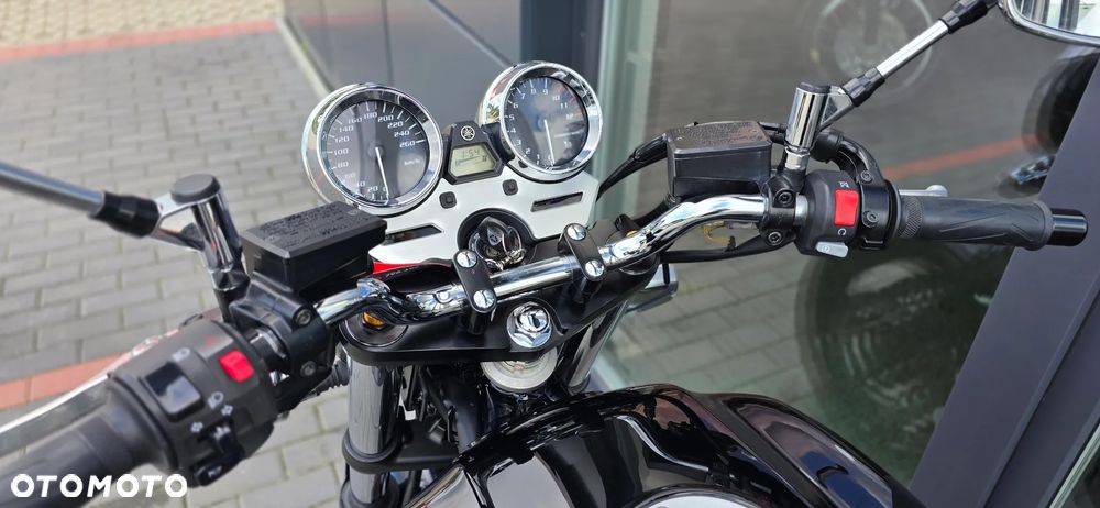 Yamaha XJR - 36
