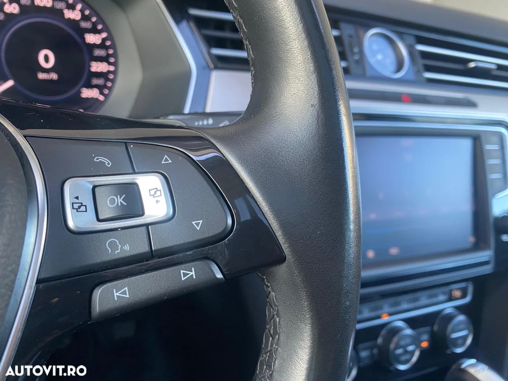Volkswagen Passat - 25