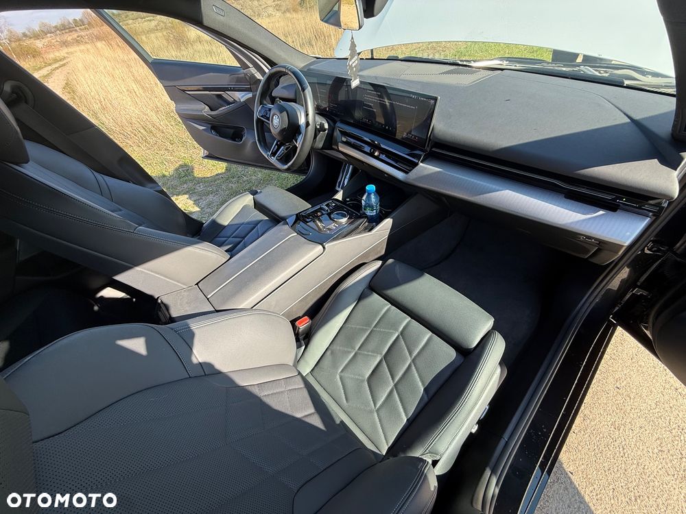 BMW Seria 5 520d xDrive mHEV - 12