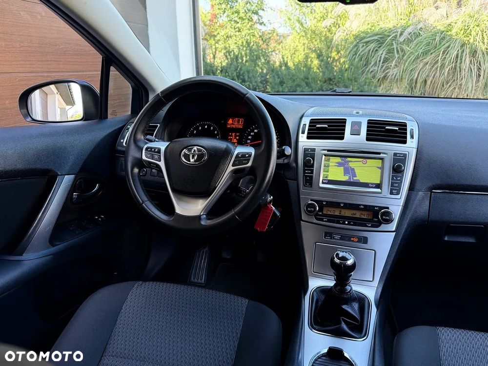 Toyota Avensis 1.8 Sol - 31