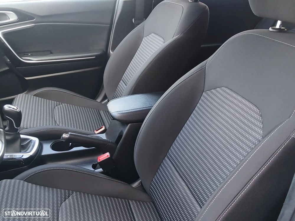 Kia Ceed SW 1.6 CRDi MHEV Dynamic - 16