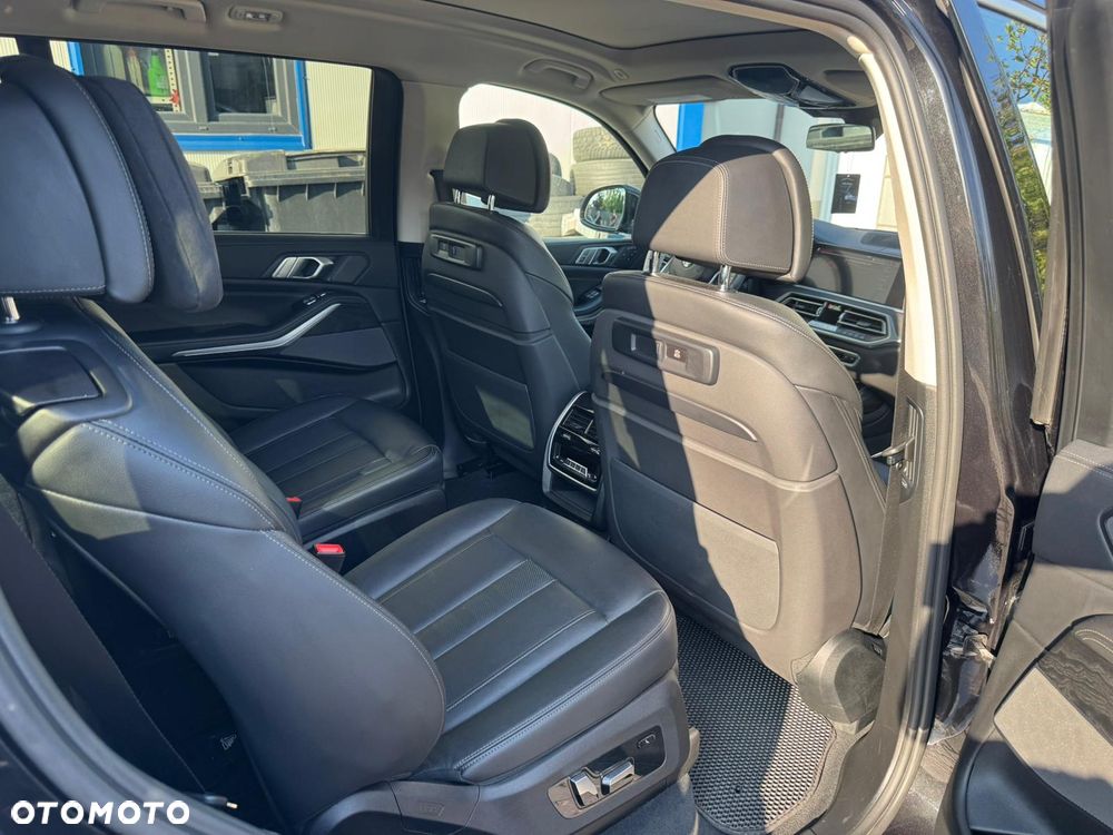 BMW X7 xDrive40i - 13