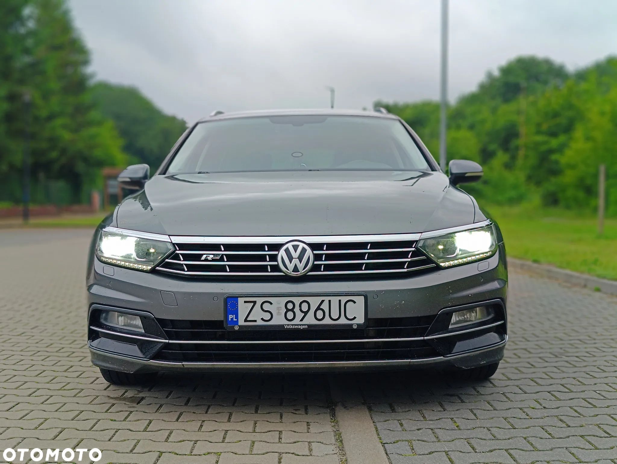 Volkswagen Passat - 1