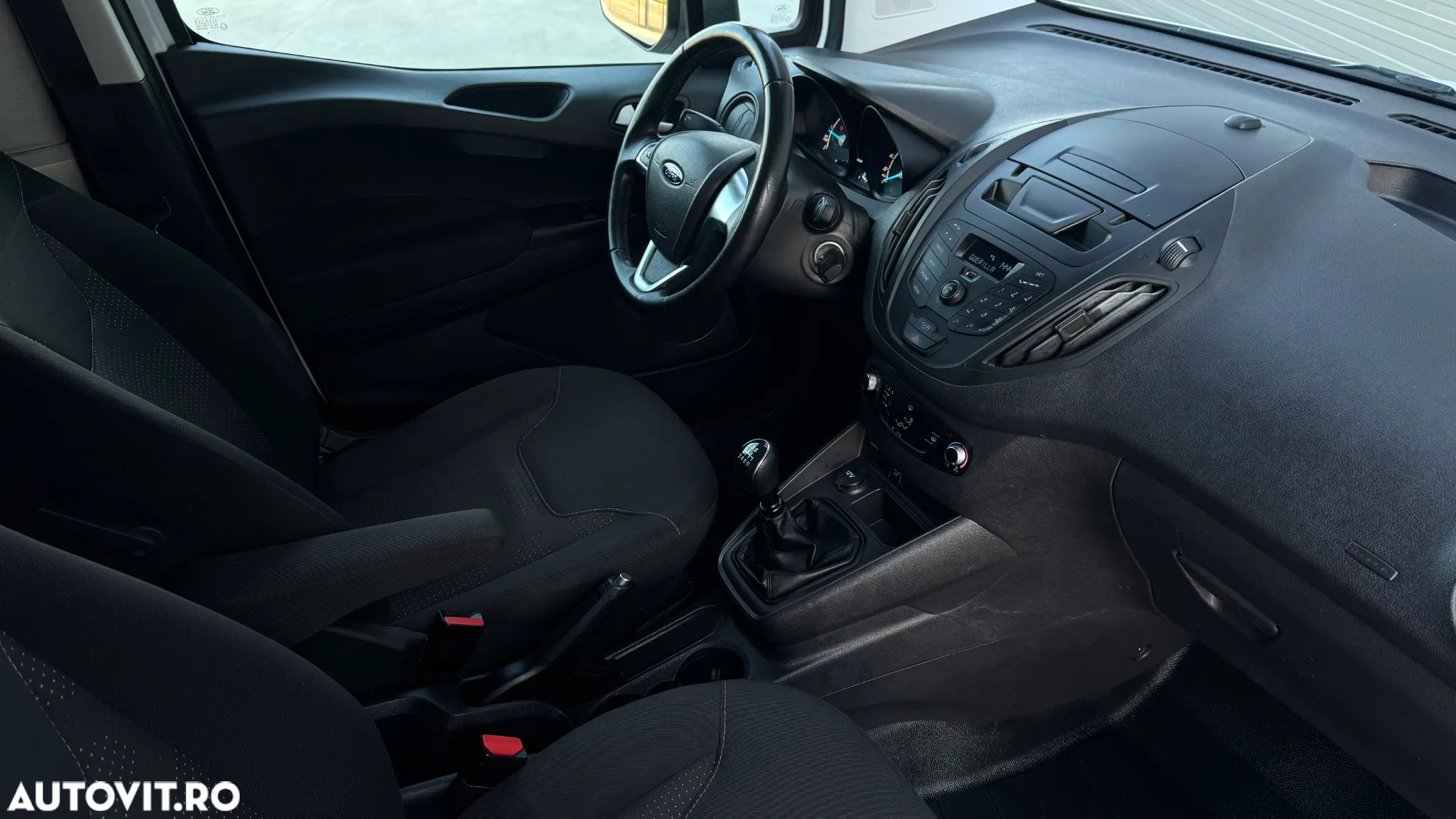 Ford Transit Courier - 12