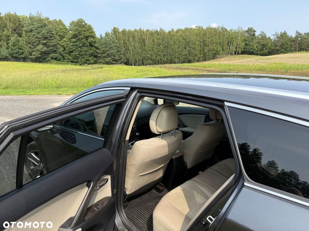 Toyota Avensis 2.0 D-4D Premium - 8