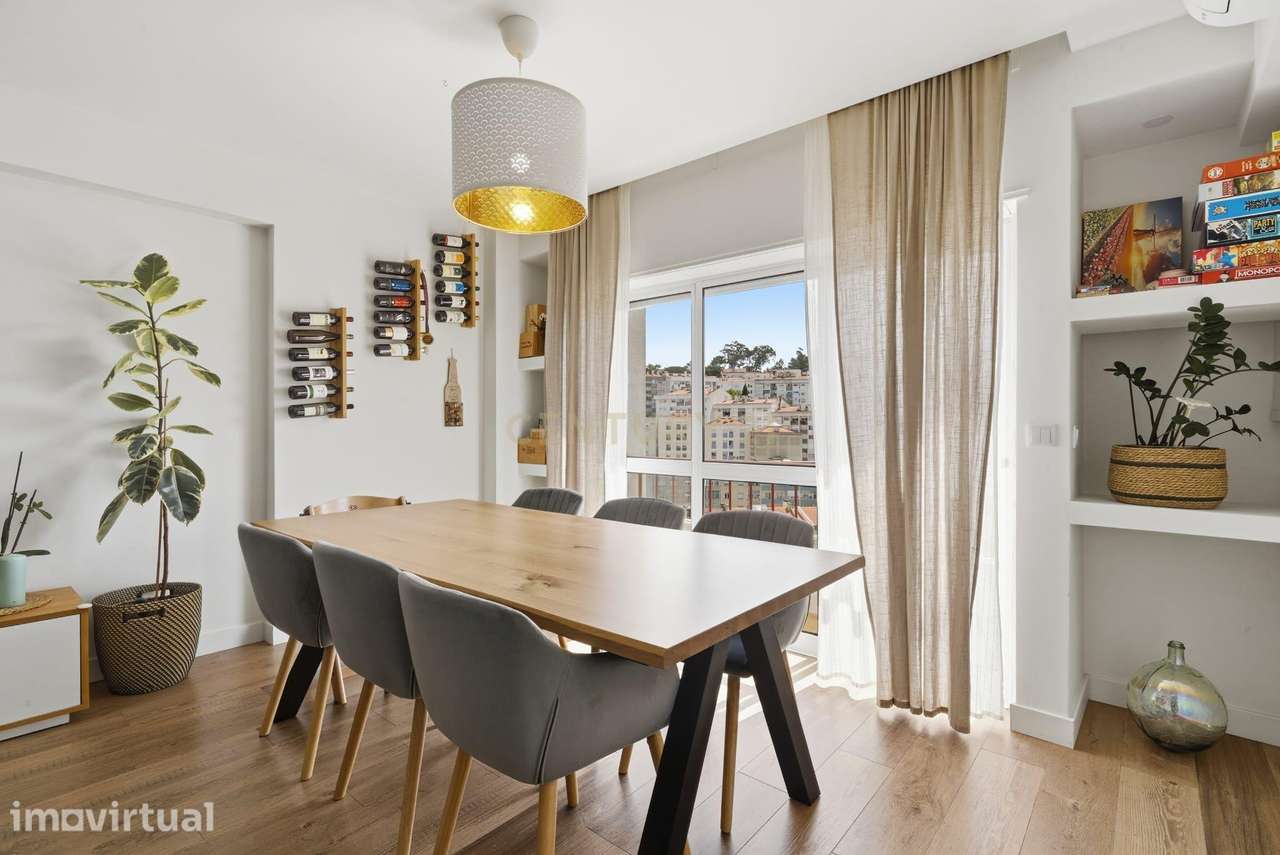 Apartamento T2 Totalmente Renovado com Estacionamento - Grande imagem: 3/32