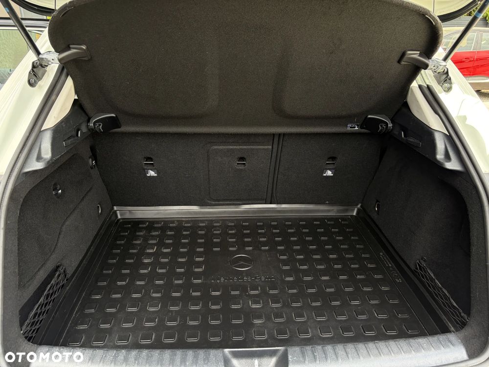 Mercedes-Benz GLA 200 7G-DCT Style - 36