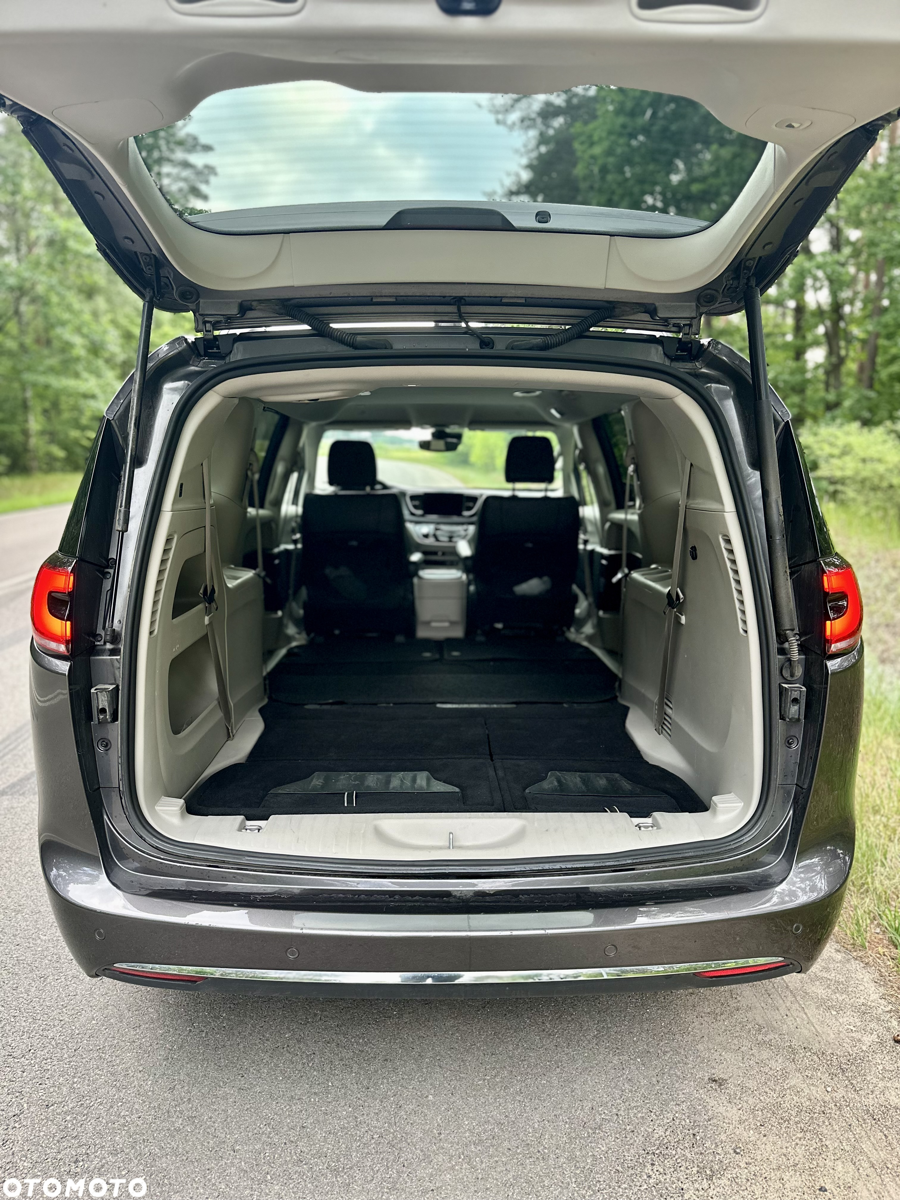 Chrysler Pacifica - 6