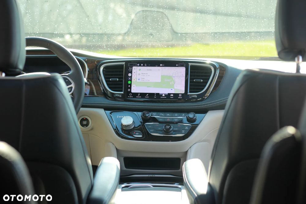 Chrysler Pacifica - 35