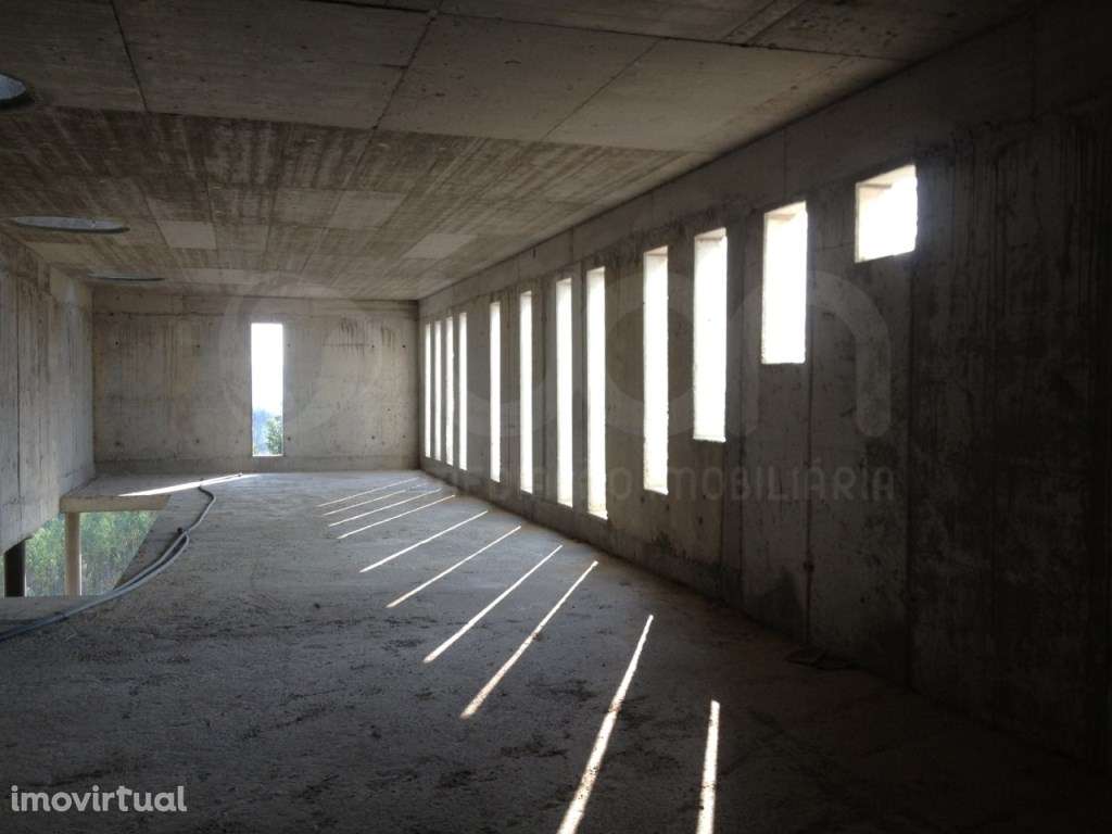 Armazem em Coimbra - Grande imagem: 2/7