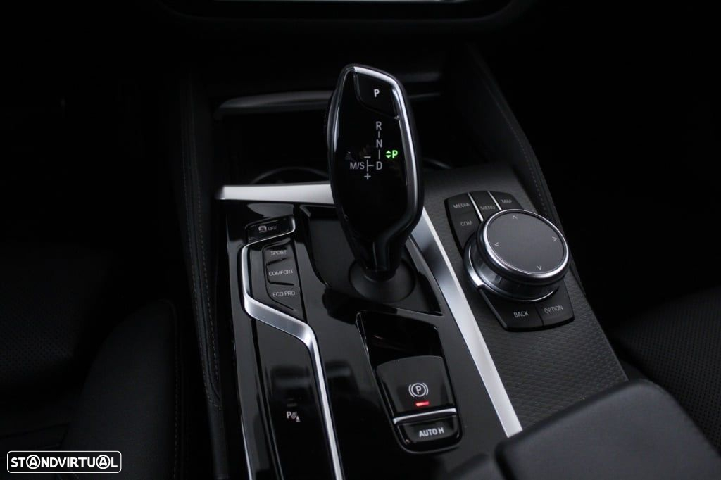 BMW 520 d Pack Desportivo M Auto - 28