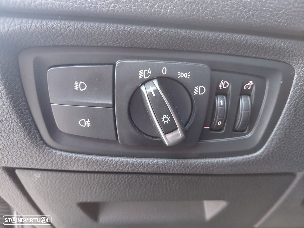 BMW 116 d Line Luxury Auto - 2