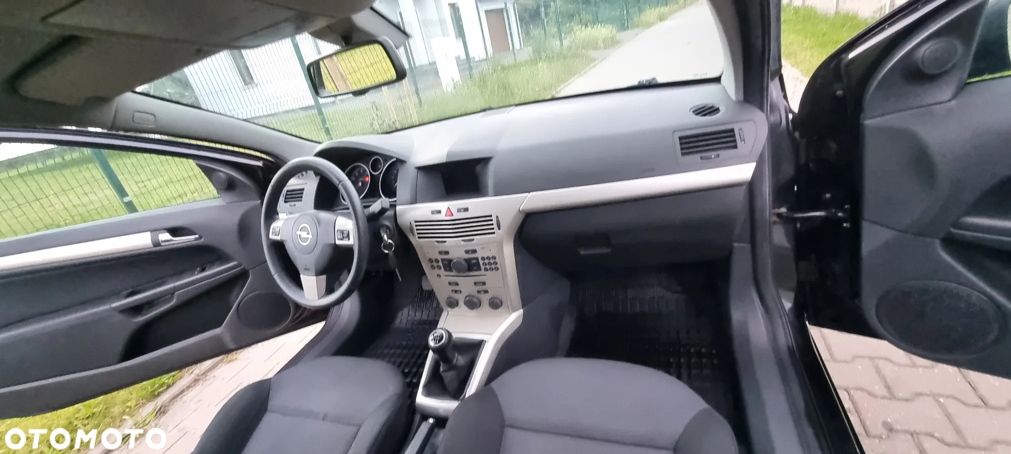 Opel Astra GTC 1.6 - 13