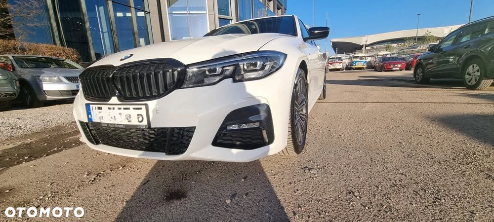 BMW Seria 3 330i xDrive M Sport sport - 2