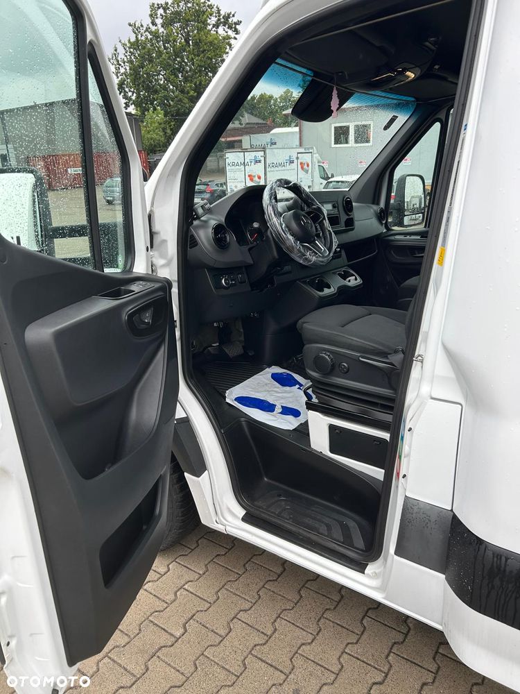 Mercedes-Benz Sprinter - 16