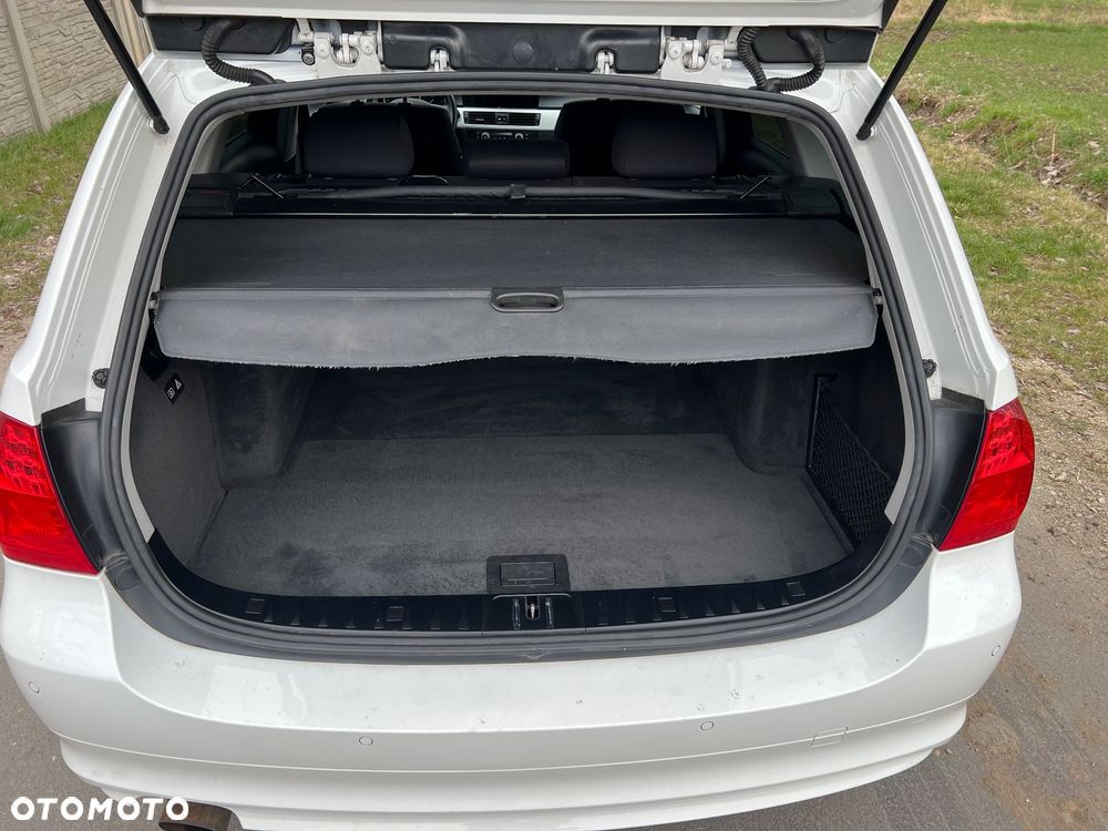 BMW Seria 3 318i Edition Lifestyle - 15