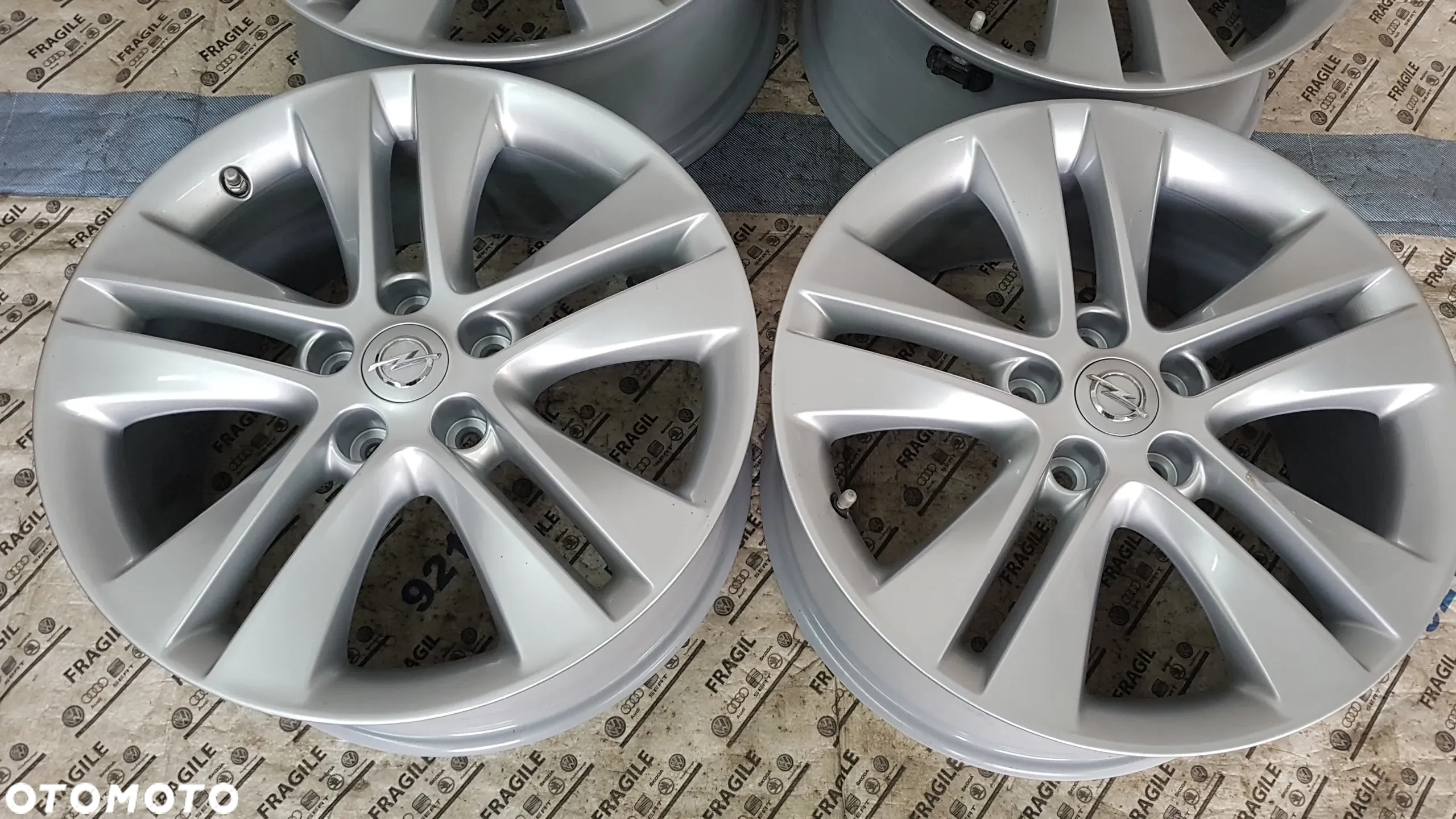 FELGI ALUMINIOWE ORYGINAŁ GM OPEL INSYGNIA B ASTRA J ZAFIRA C  8jx18  ET46 5x115 TPMS - 6