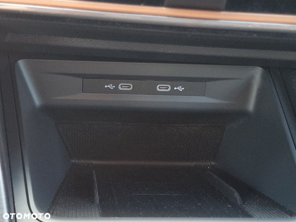 Cupra Leon 1.5 eTSI DSG - 25