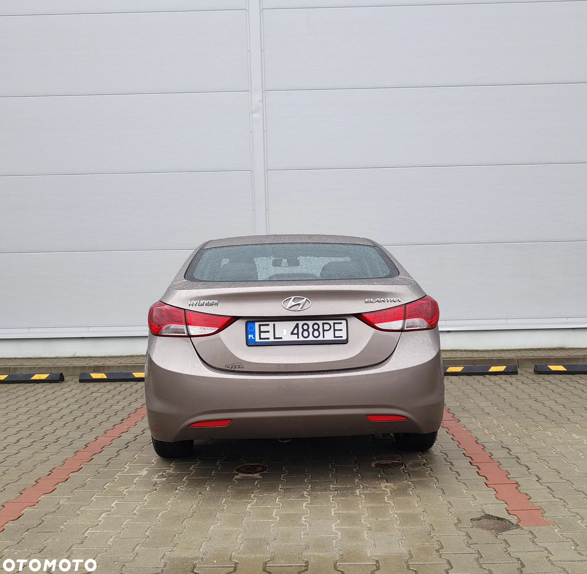 Hyundai Elantra - 3