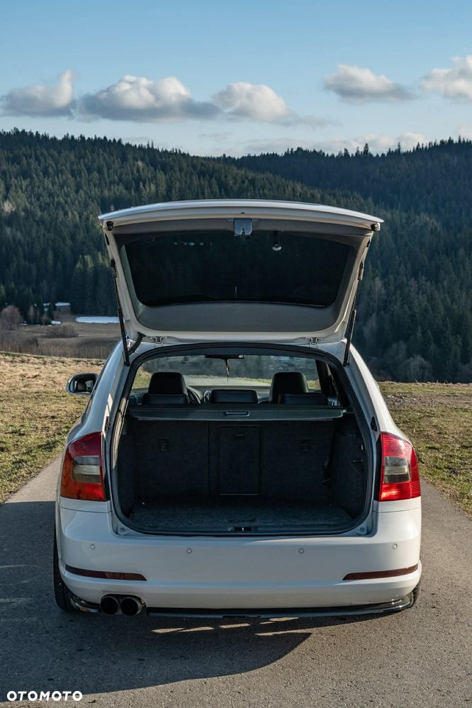 Skoda Octavia 2.0 TSI RS - 11