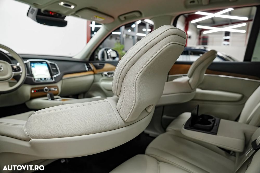 Volvo XC 90 B5 D AWD Geartronic Momentum Pro - 22