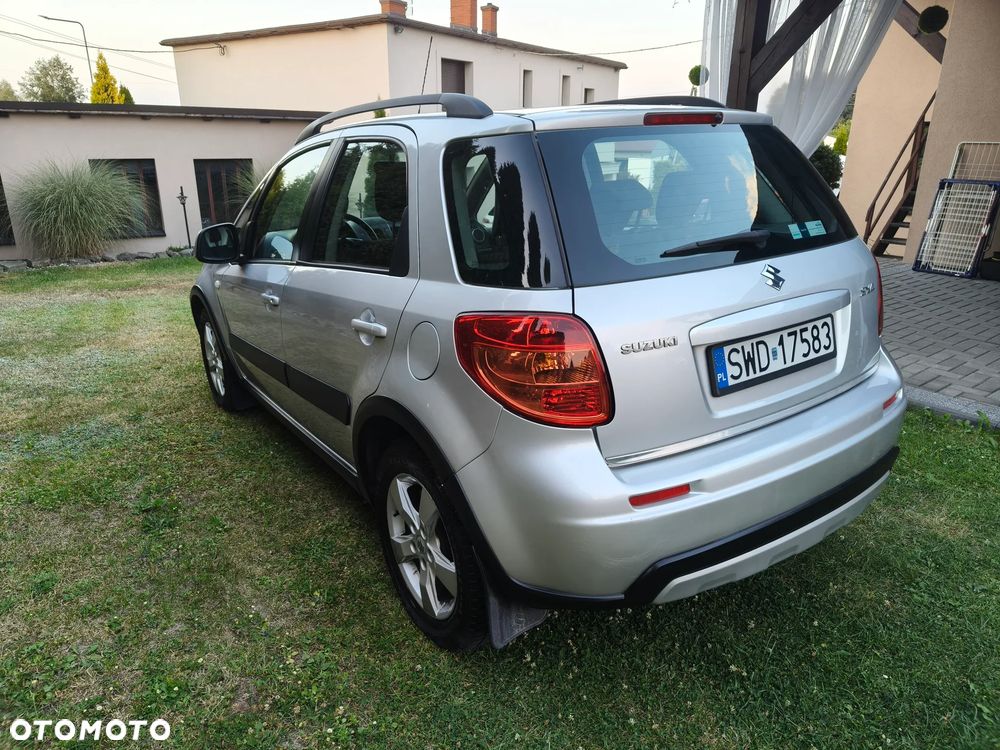 Suzuki SX4 1.6 Comfort Plus - 4
