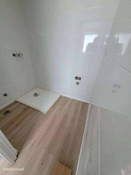 Aluguer T 2 em remodelação com entrada em Julho - Grande imagem: 4/4