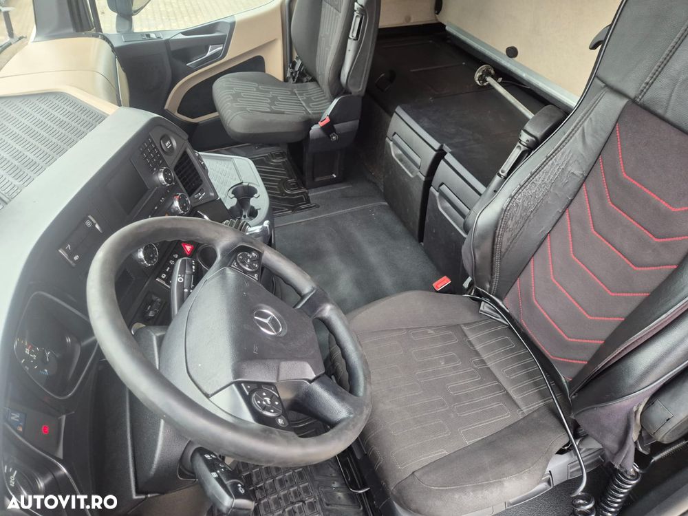 Mercedes-Benz Actors 1845 - 6