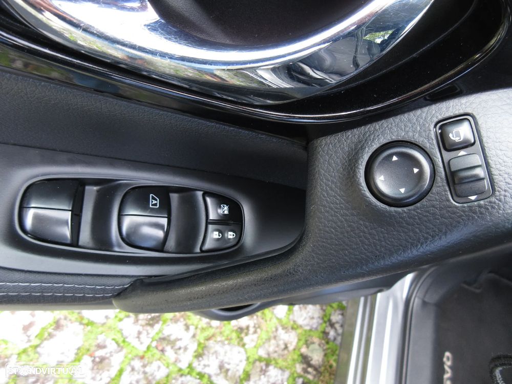 Nissan Qashqai 1.5 dCi N-Connecta 18 - 28